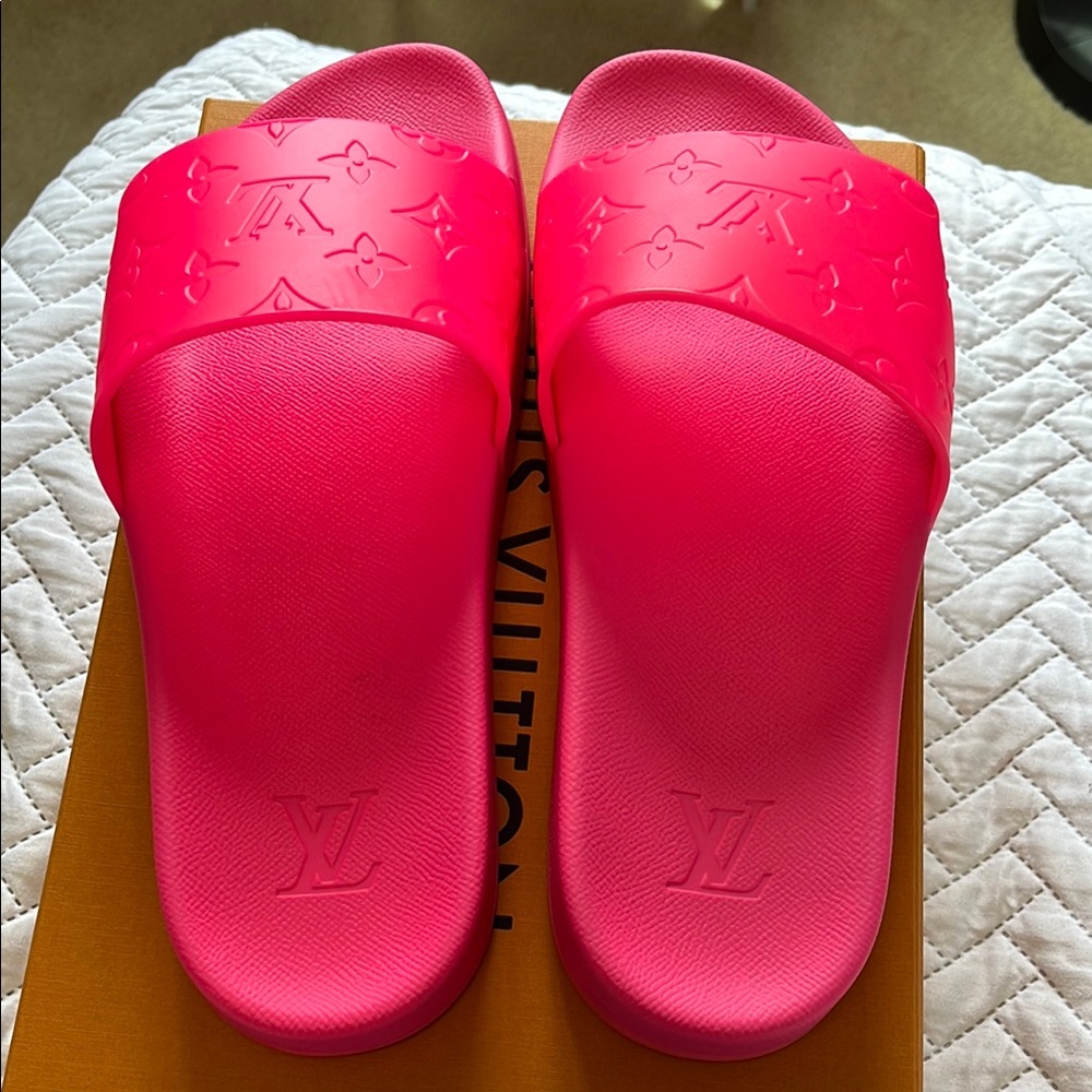 Louis Vuitton Pink Slide Sandals - Picture 4 of 6